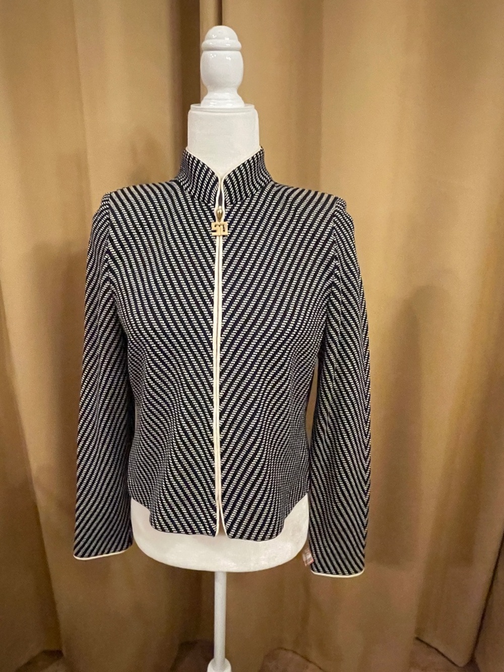 St. John Collection Cropped Zip Chevron  Black White Blazer Size 2